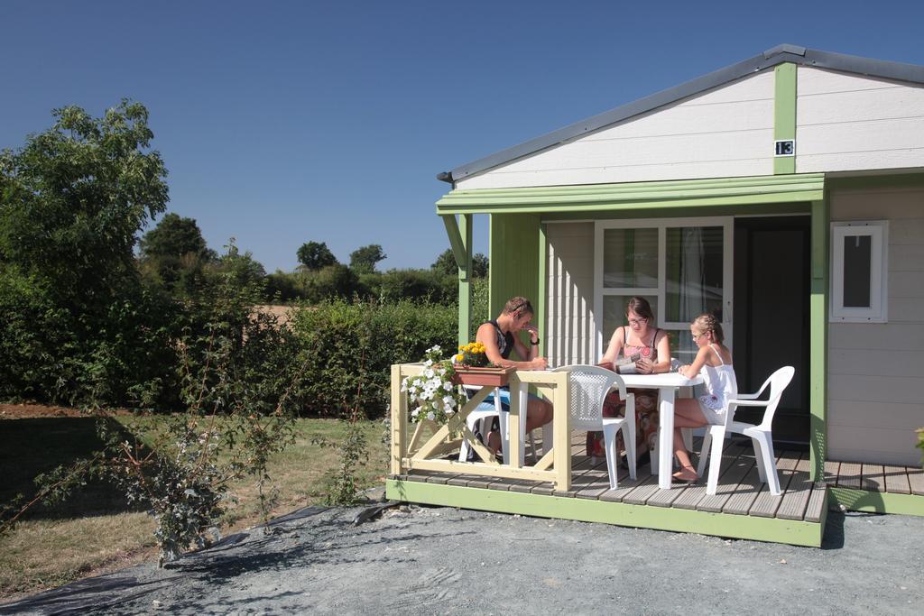 Camping Des Rulieres Hotel Saint-Valerien Exterior photo